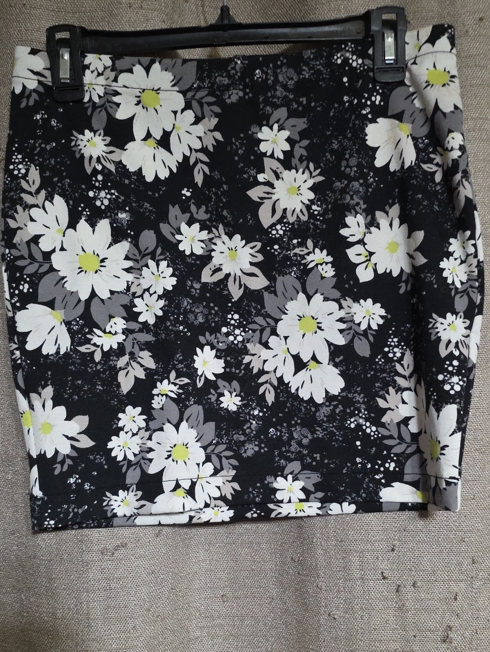 Candies SZ M Floral Print Black Mini Pencil Skirt Elastic Waist
